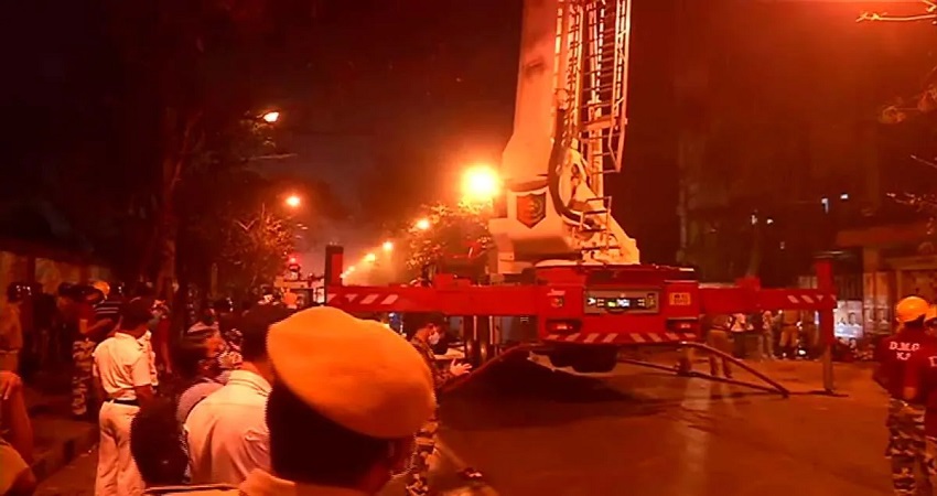 कोलकाता के सरकारी दफ्तर में लगी आग, अभी तक 9 की मौत कोलकाता के सरकारी दफ्तर में लगी आग, अभी तक 9 की मौत